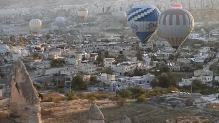 تدفق السياح إلى كابادوكيا خلال شهر أبريل
