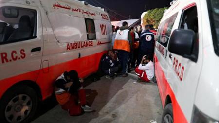 قوات الاحتلال تطلق النار على سيارة إسعاف في غزة مما أدى إلى استشهاد 4 أشخاص