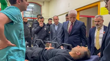 محافظ اسطنبول يزور ضباط الشرطة المصابين في المظاهرات