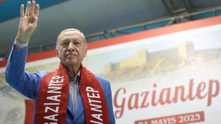 عاجل .. أردوغان يكشف موعد تسليم المنازل الدائمة لمنكوبي الزلزال