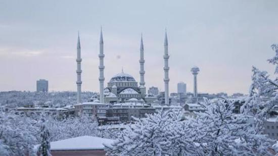 عودة الثلوج إلى إسطنبول.. الأرصاد تحذر من منخفض جوي جديد في عموم تركيا