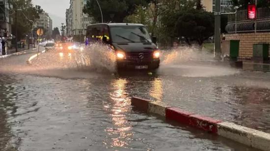 طقس عنيف في أنطاليا… شلل مروري وتحذيرات عاجلة