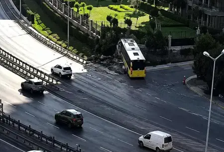 مصرع شخص وإصابة 17 آخرين في حادث تصادم حافلة بجدار في إسطنبول
