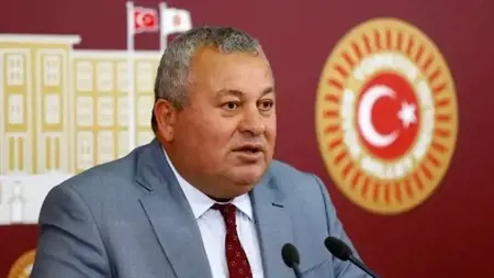 مستشار سابق للنائب إنجينيورت يدلي بشهادته: «كنت آخذ الأموال يدوياً وأرسلها من حسابي الخاص»