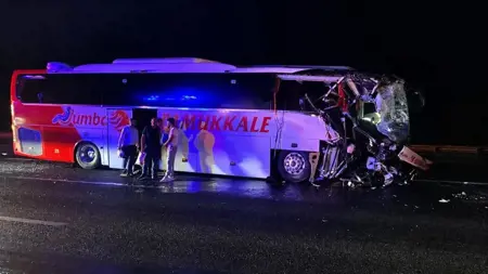 تركيا.. إصابة 9 أشخاص بجروحٍ طفيفة في حادث حافلةٍ على طريق الأناضول السريع