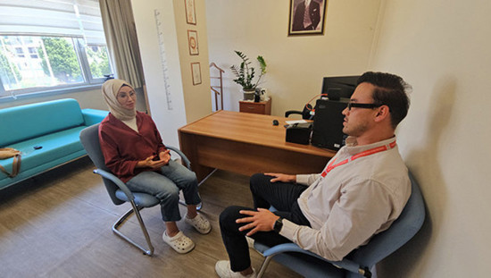 نظّارةٌ تركية مسجَّلة تسجّل الصوت والصورة للمساعدة بتشخيص الاكتئاب والتوحّد