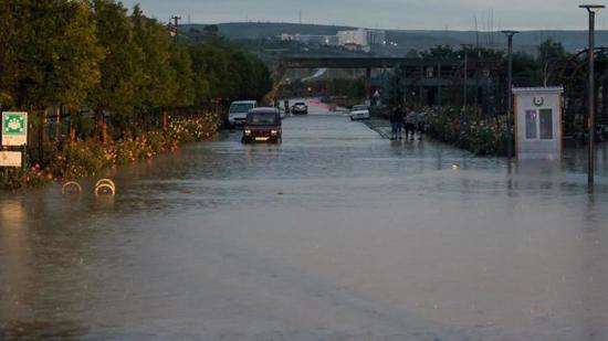 الأرصاد التركية تحذر 42 مدينة من الفيضانات والصواعق