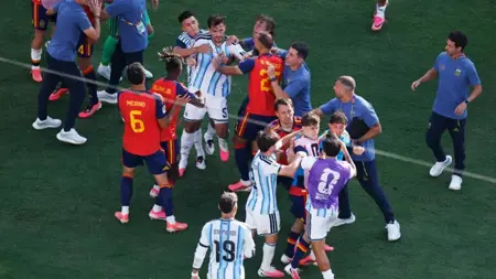 فيفا يُنزل عقوباتٍ ثقيلة بعد نهائي كأس العالم بين إسبانيا والأرجنتين