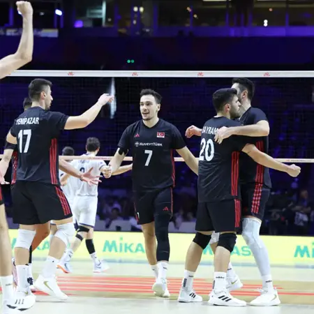 منتخب تركيا للكرة الطائرة يخوض أول ظهور تاريخي في نهائيات VNL