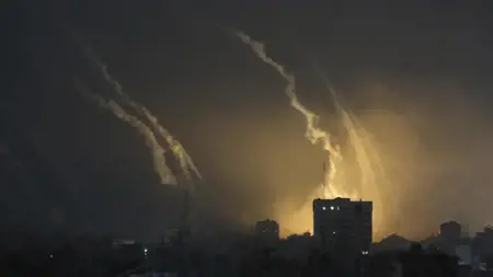 إسرائيل تواصل عزل غزة عن العالم