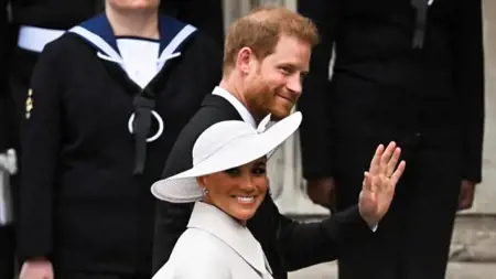 العائلة المالكة  في بريطانيا تطالب من هاري وميغان إخلاء منزلهما