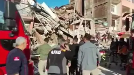 نقل 4 أشخاص إلى المستشفى جراء انهيار مبنى متضرر من الزلازل في ملاطية التركية