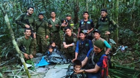 قصة أشبه بالخيال .. العثور على 4 أطفال أحياء بعد 40 يوما من تحطم طائرة في غابة بكولومبيا