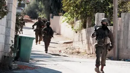 توغل جديد لقوات الاحتلال جنوب سوريا: انتشار داخل قرية بدرعا واستهداف منازل المدنيين بالرشاشات