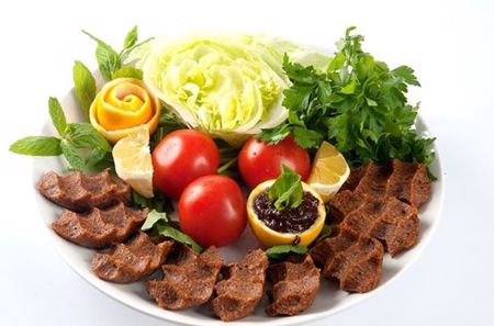 طريقة تحضير أكلة البسطاء "الكبة النية  التركية".. تعرف عليها