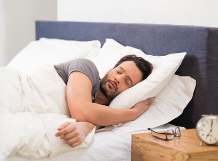خمس طرق فعالة للقضاء على القلق في الليل وتحسين كفاءة النوم