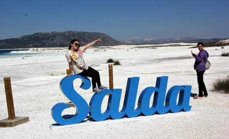 ارتفاع أعداد زوار "بحيرة سالدا" التركية
