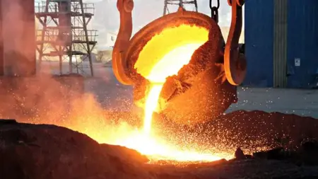 انخفاض إنتاج الصلب الخام العالمي في يناير