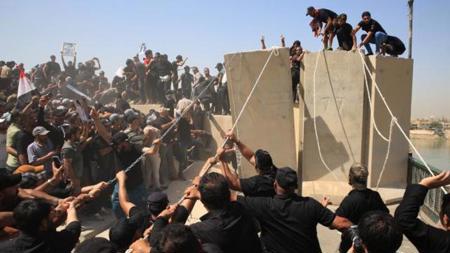 تصاعد التوتر في العراق و اقتحام المتظاهرين مبنى البرلمان
