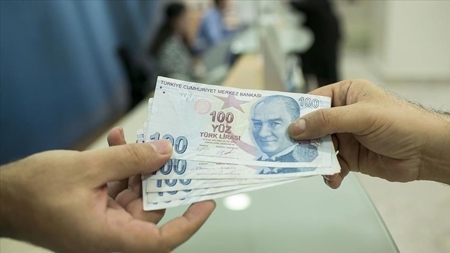 أسعار صرف الدولار واليورو مقابل الليرة التركية في إسطنبول