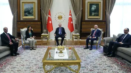 إردوغان يستقبل وفد «إمرالي» عن حزب DEM في لقاء استمرّ ساعة و40 دقيقة