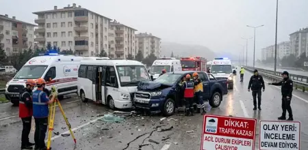 قتيل ومصابان في حادث تصادم بين ميني باص وبيك أب بتركيا