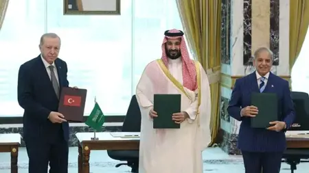 إردوغان لـ«الشرق الأوسط»: مشكلات المنطقة يجب أن يحلّها فاعلوها.. واتفاق مكّة مفتوح لكلّ الأشقّاء