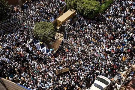 آلاف المصريين يودعون "شهبندر التجار" في جنازة مهيبة