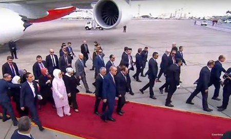 أردوغان يصل القاهرة بعد انقطاع دام لأكثر من 10 سنوات