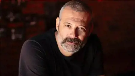 توقيف الممثل المسرحي التركي المعروف ليفنت أوزومجو في إسطنبول