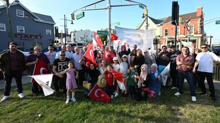 الأتراك في الولايات المتحدة يحتفلون بانتصار الرئيس أردوغان
