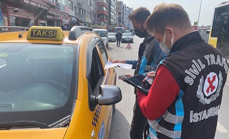 مخالفات وغرامات على سائقي سيارات الأجرة في كاديكوي بإسطنبول