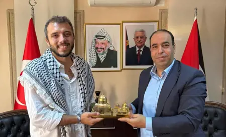  القنصل الفلسطيني في اسطنبول يستقبل  الناشط البرازيلي تياغو آفيلا