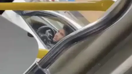 تهديد مسلح لسائق  حافلة على الطريق السريع بإسطنبول