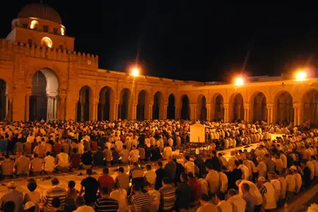 هل هناك فرق بين صلاة التراويح وقيام الليل؟ هل هناك فرق بين صلاة التراويح وقيام الليل؟
