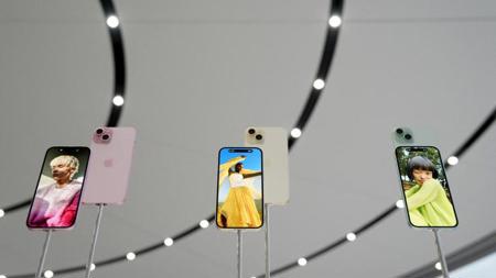 شركة آبل تتخذ قرار يتعلق بـ "iPhone 12" بسبب الإشعاع الذي يصدره