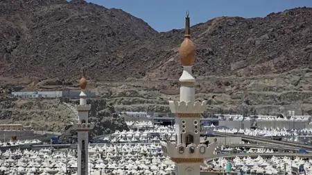 مقطع فيديو لطفلة سورية تسمع الآذان لأول مرة يثير جدلاً كبيراً