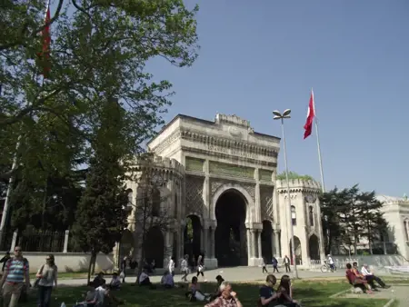 رسوم الجامعات التركية الحكومية 2026-2027 للطلاب الأجانب.. الجداول الكاملة ومن يدفع أكثر؟