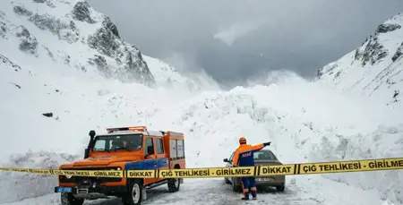 "آفاد" تطلق إنذار الانهيارات الثلجية في 12 ولاية تركية