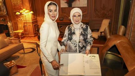 أمينة أردوغان تلتقي بالشيخة موزة والدة أمير قطر الشيخ تميم بن حمد آل ثاني في نيويورك