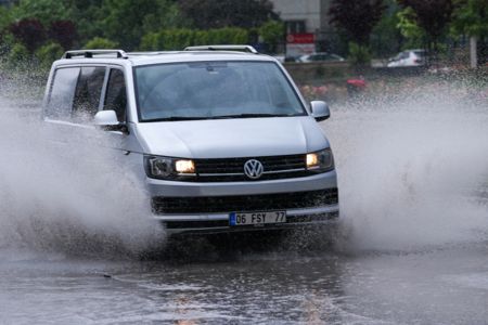 هطول أمطار غزيرة بالعاصمة التركية أنقرة