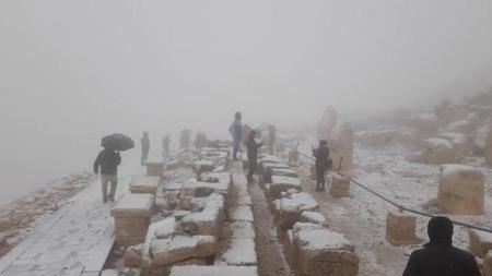 ثلوج الشتاء الأولى تزين جبل "النمرود" في أدي يامان التركية