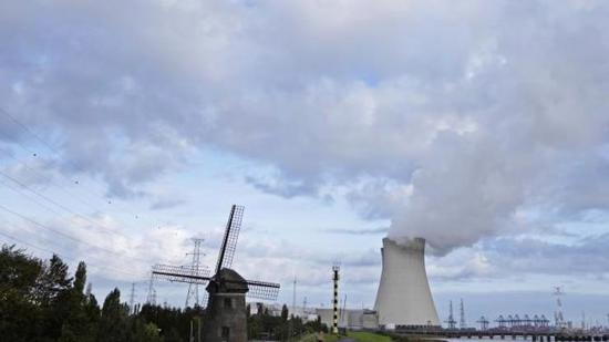 مصر تحتفل ببدء بناء أول محطة للطاقة النووية
