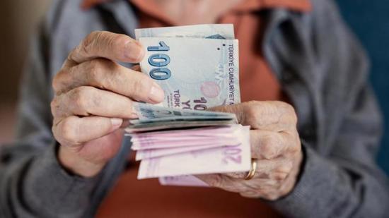 يوم حاسم لزيادة رواتب المتقاعدين والموظفين في تركيا.. والأنظار على تضخم حزيران
