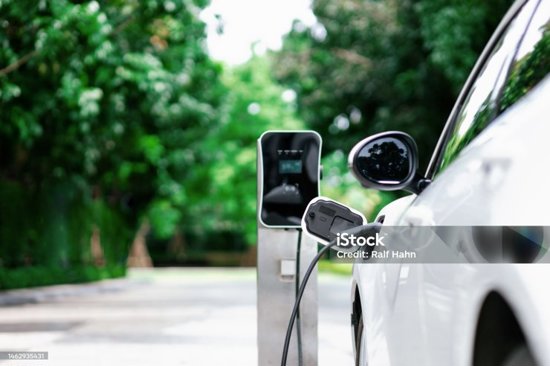 مدى قياسي جديد لسيارة هجينة