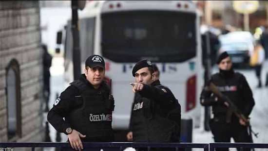 إسطنبول.. اعتقال سوريين اثنين يتاجران بعملة مزيفة