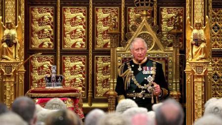 تنصيب تشارلز ملكاً جديداً لبريطانيا خلال مراسم تاريخية