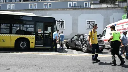 إصابات بحادث سير في بشيكتاش بين حافلة عامة وسيارة