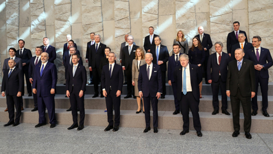 الرئيس أردوغان برفقة الرؤساء في اجتماع قمة الناتو في  بروكسل