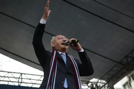 "بعد أن خانه التعبير"  .. المرشح الرئاسي "كليجدار أوغلو" حديث مواقع التواصل في تركيا